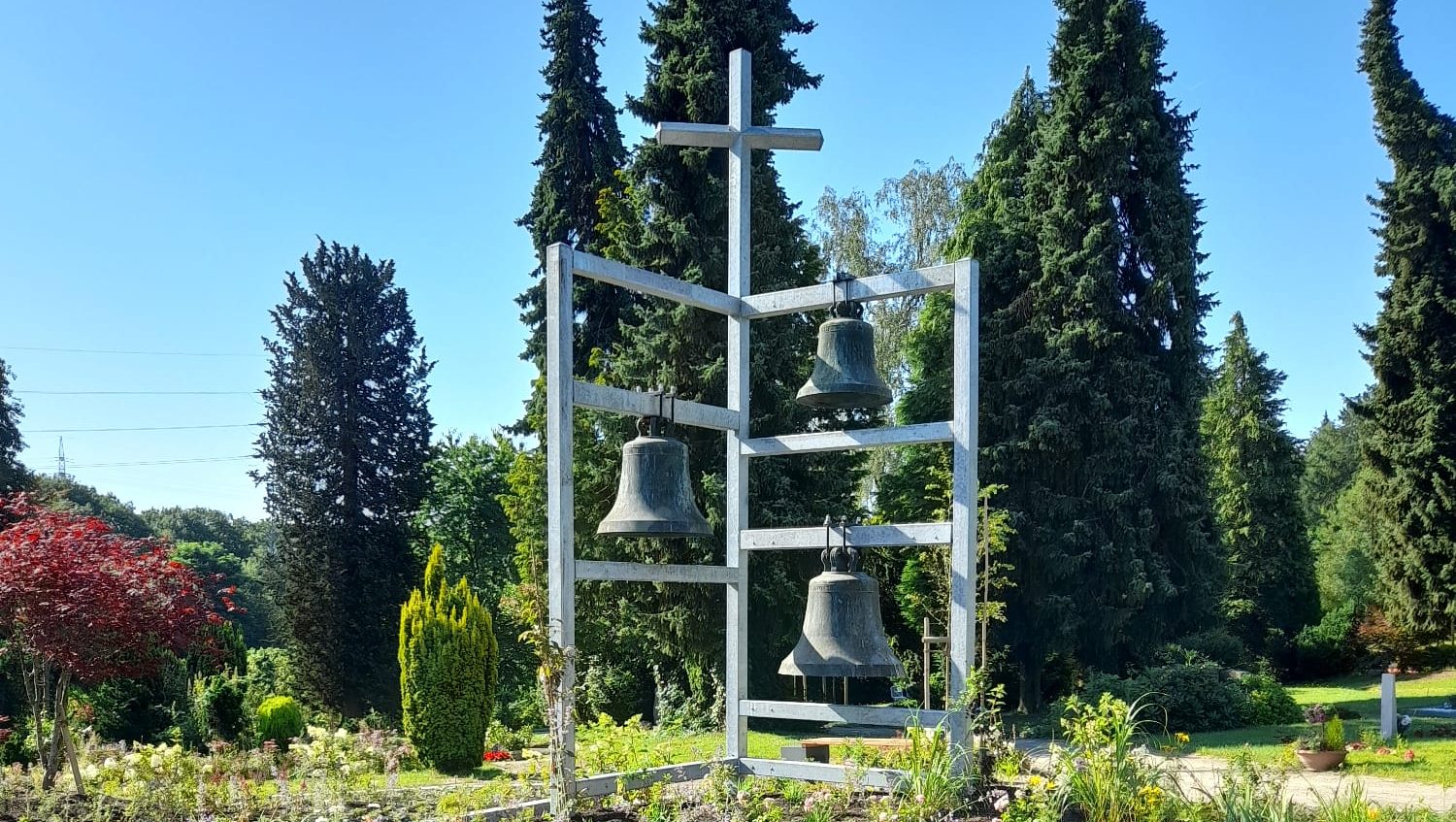 Mehr über den Artikel erfahren Neuer Bestattungspark auf dem Ev. Friedhof Bahnhofstraße eingeweiht